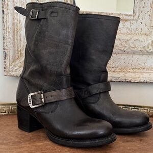 Frye Black Leather VERONICA FLEX SHORT